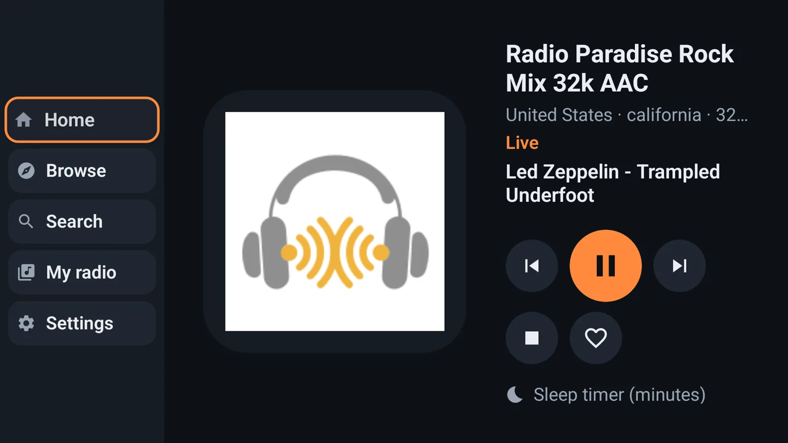 Now playing: a station with the song title, the player buttons and the sleep timer
